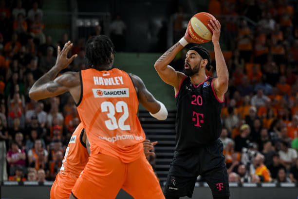 站稳脚跟 站稳脚跟